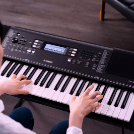 Teclado Yamaha PSR-e373 e 373 Arranjador 61 teclas sensitivas  - Foto 1