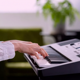 Teclado Yamaha PSR-e373 e 373 Arranjador 61 teclas sensitivas  - Foto 3